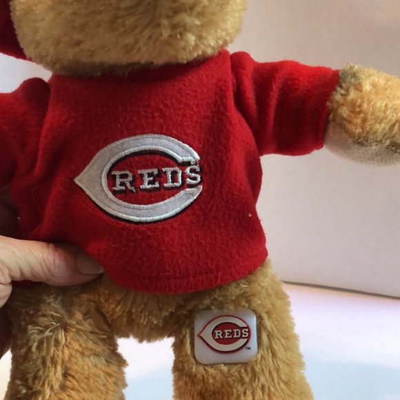 Cincinnati Reds bear with cap and logo - Picture 4 of 6